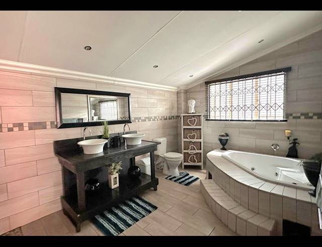 7 BEDROOM HOUSE FOR SALE IN THREE RIVERS